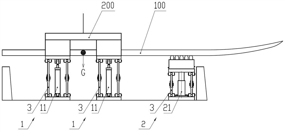 A floating hoisting protection device for a transport ship