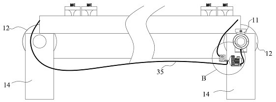 Dryer automatic feeding conveying device with preliminary drying function