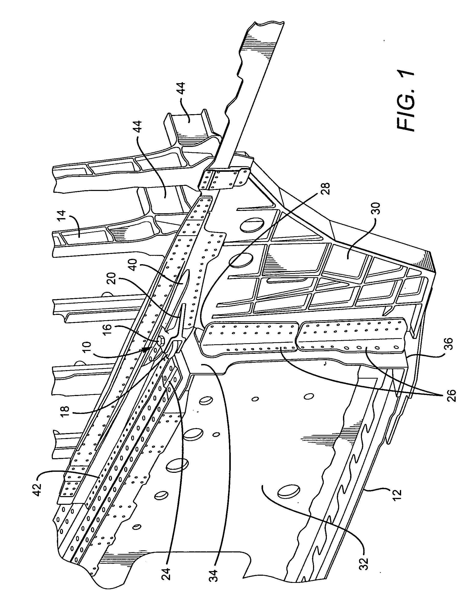 Trapezoidal panel pin joint allowing free deflection between fuselage and wing