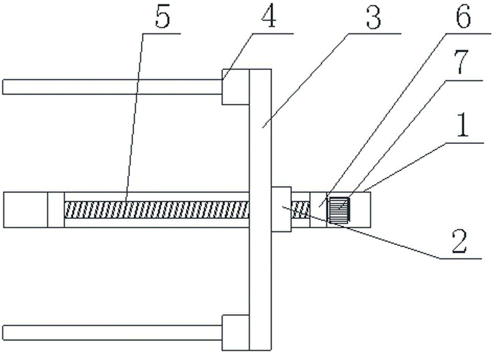 Automatic yarn feeding device for mercerizing machine and operating method thereof