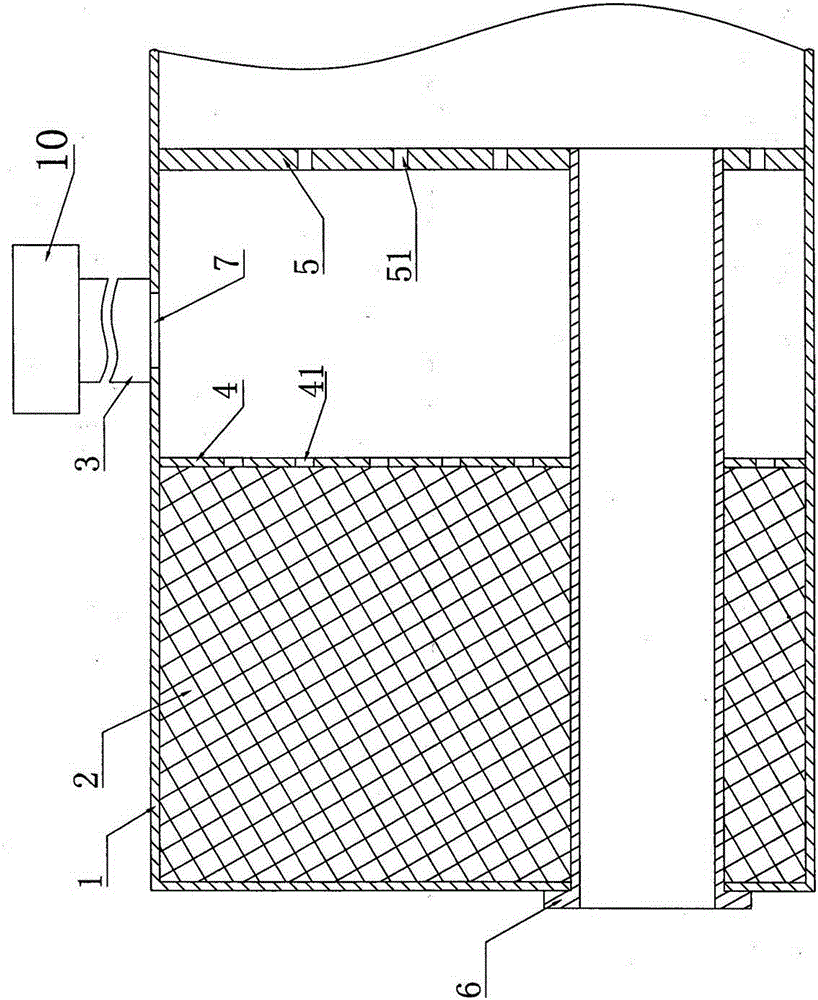 Dust removal and noise reduction device for grinding of internal surfaces of steel pipes