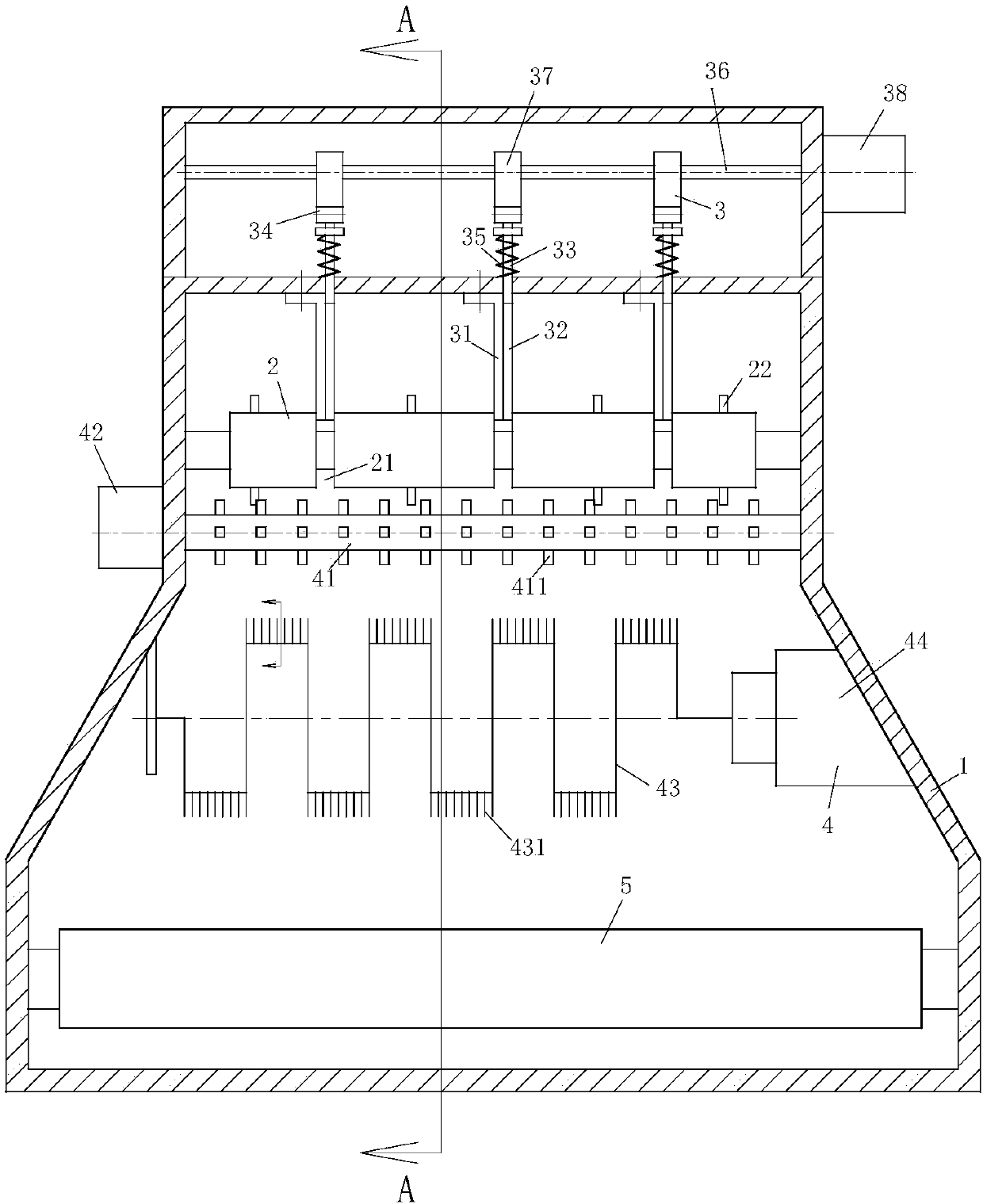 Cloth smashing machine at low rotating speed