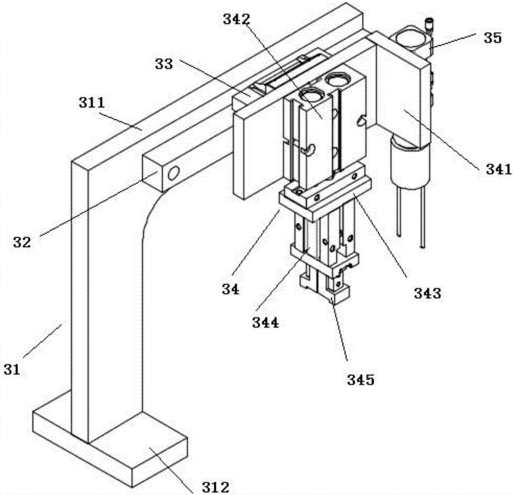 Automatic assembling device