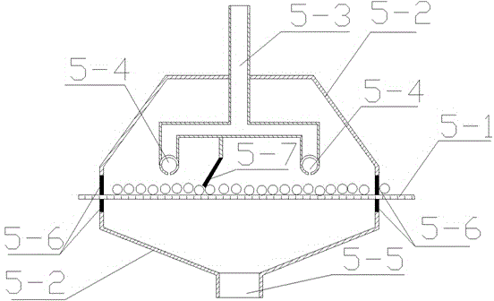 Water removing method and water removing apparatus for high temperature emulsion explosive production line explosive cartridge