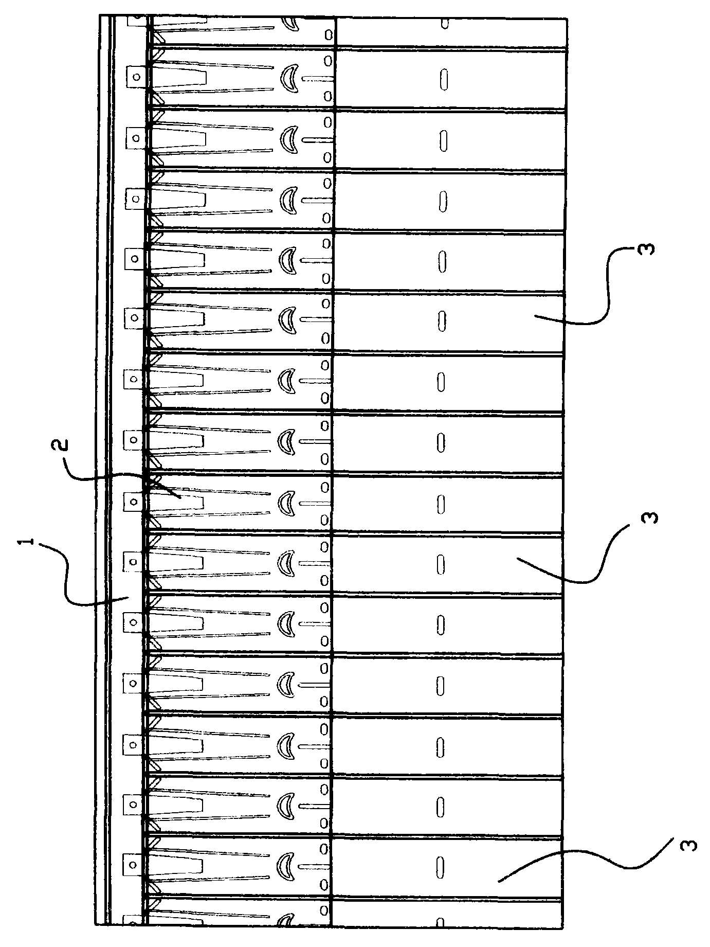 Air packaging device and production method for same