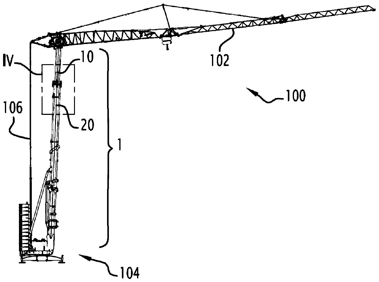 Telescopic mast and self-deploying and collapsing tower crane including the telescopic mast