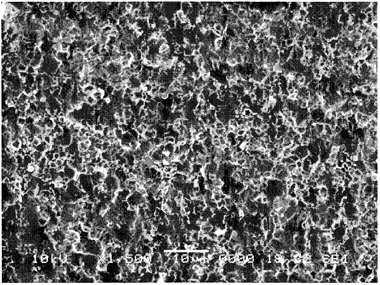 Production method of fine-grain high-strength PMN-PZT (lead zirconate titanate) piezoelectric ceramic material