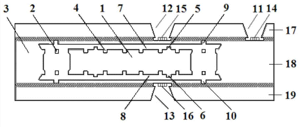 Micro-acceleration transducer capable of avoiding parasitic capacitance structure, and manufacturing method thereof