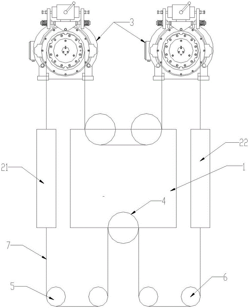 Compensating device for elevator driven by double main engines