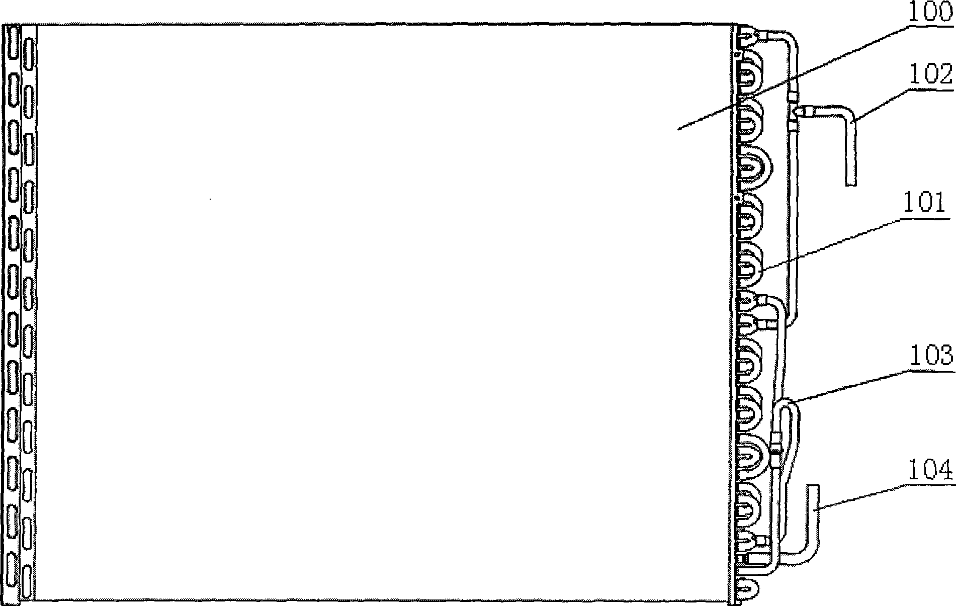 Vapor-liquid separation method for vertical condenser and condenser