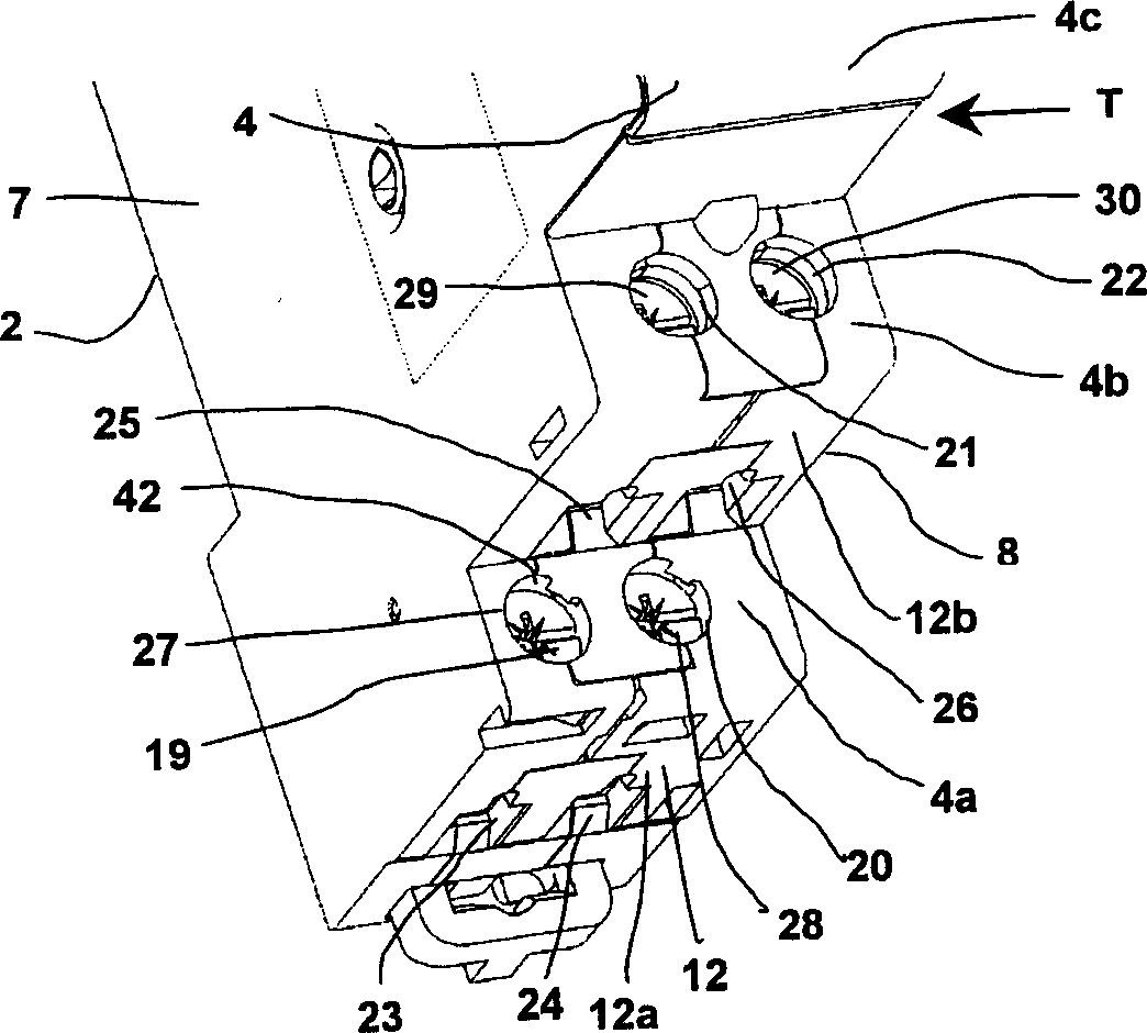 Device for electric connection of two electric apparatuses and electric apparatus adapted for said device