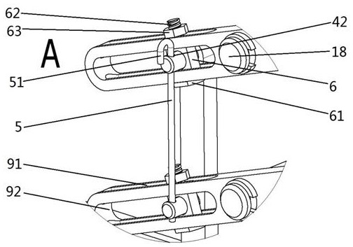 Trampling fish body cutting device capable of adjusting cutting width