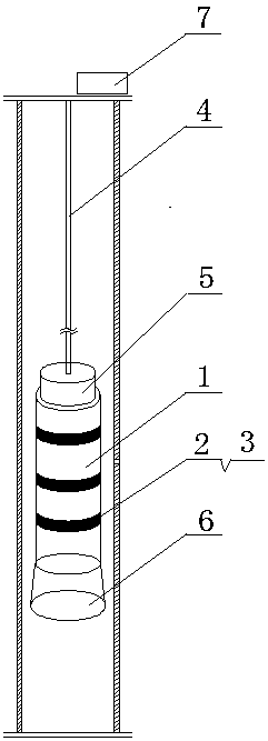 Self-expanding subsidizing device for oil well casing and subsidizing method thereof