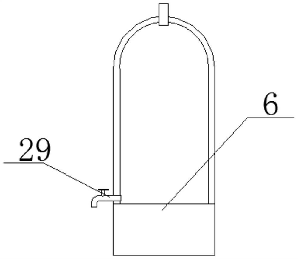 Low-pressure distillation equipment for scallion oil production and use method