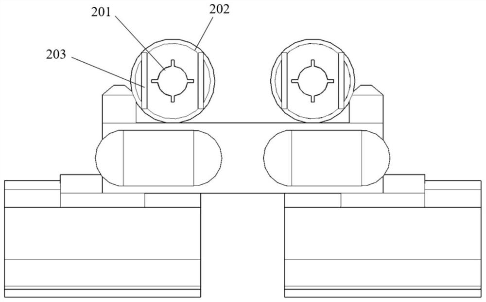 A composite skid-board type submarine mine car traveling device