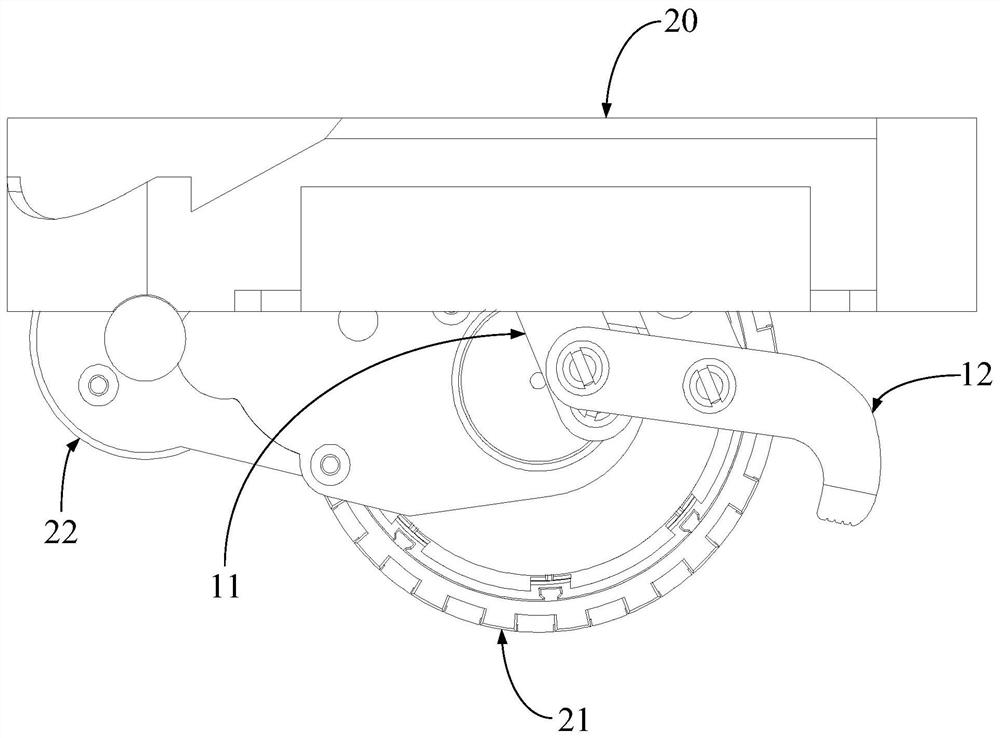 Obstacle crossing device and cleaning device