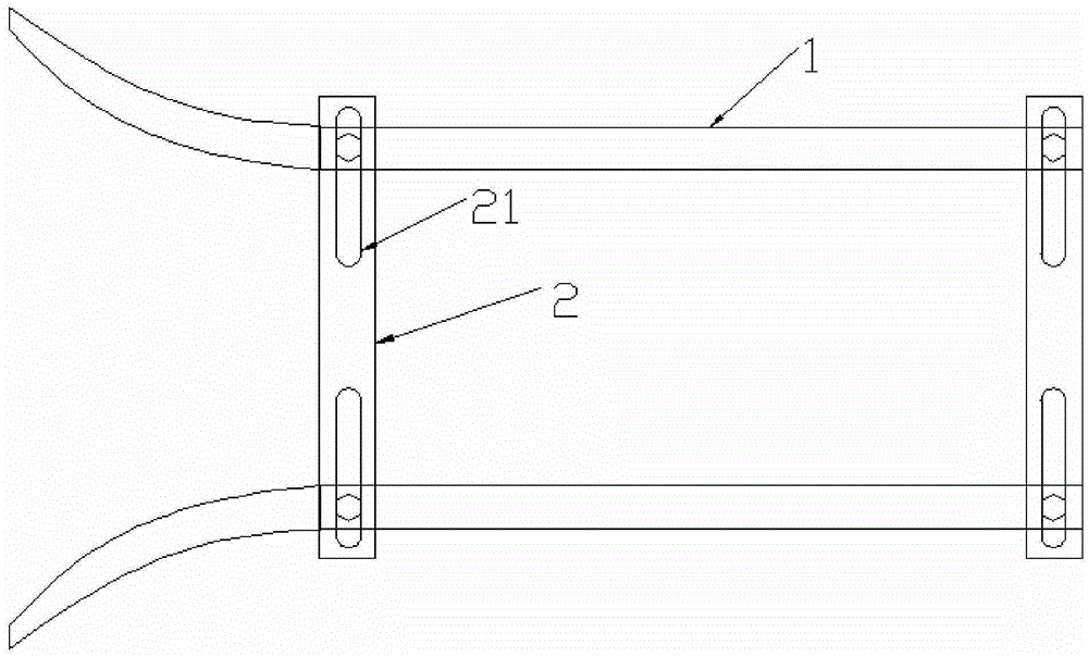 A mosaic ceramic tile and its preparation device and method