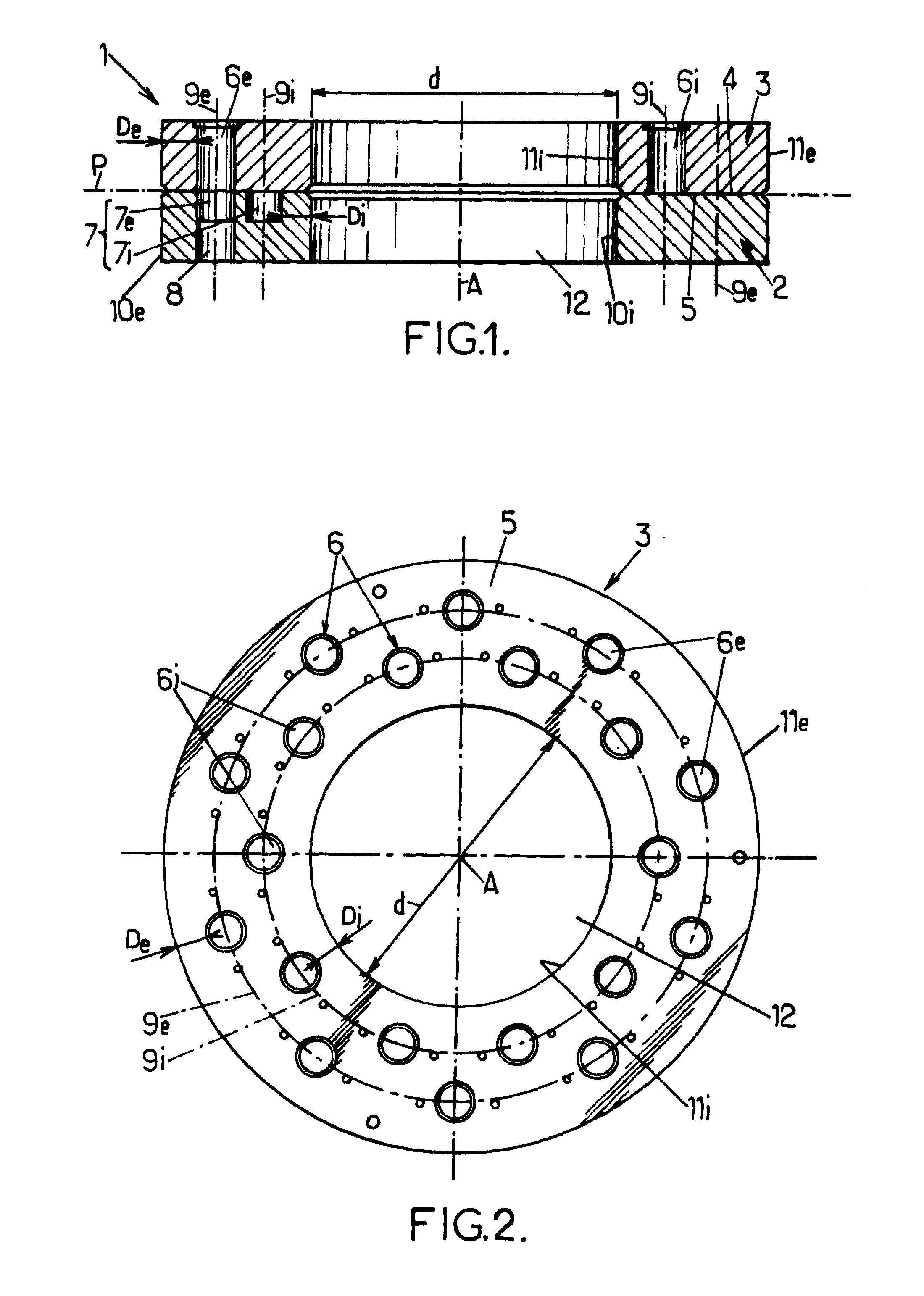 Rotating pressure distributor and carousel-type machine for treating hollow bodies which is equipped therewith