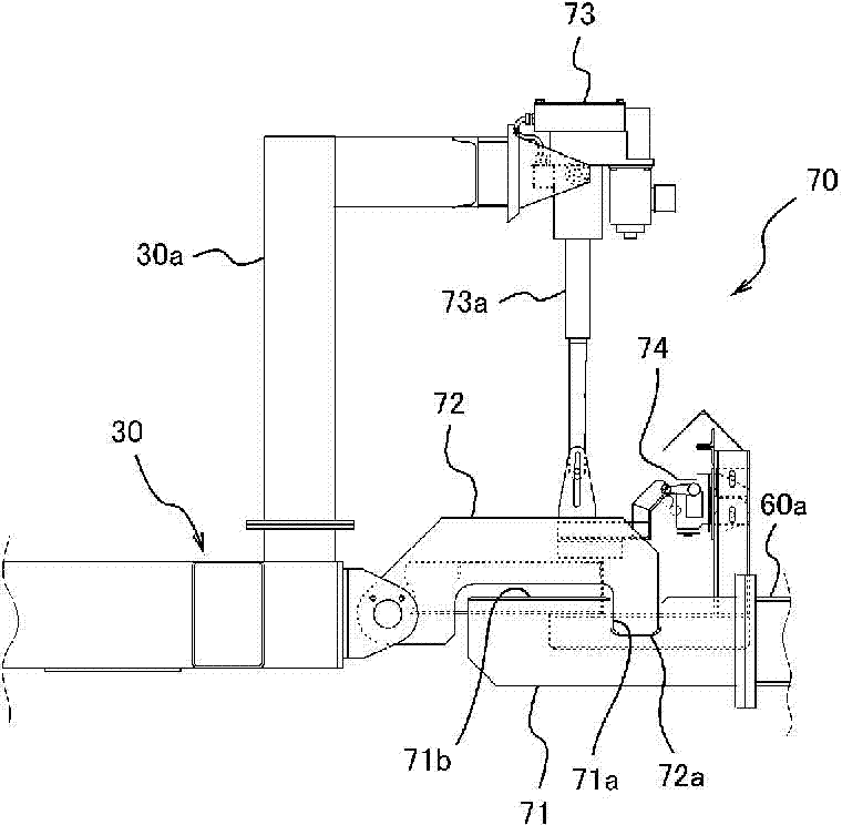 Tail car connecting and separating device and connecting and separating method of stacker-reclaimer