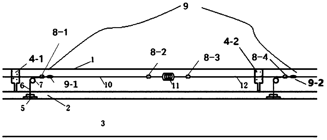 Track board deformation monitoring device and method and online monitoring system