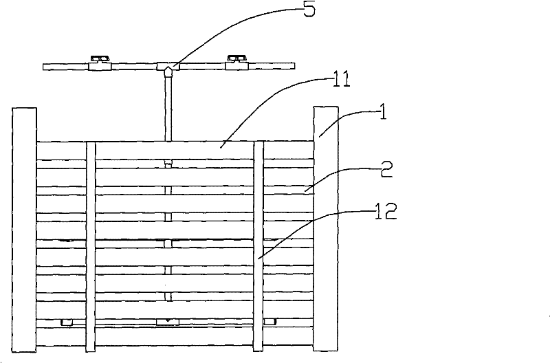 Industrialized semi-dry and semi-wet solid device for cultivating ?low-ranking animal