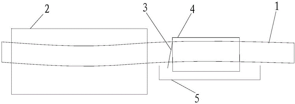 Steel strip continuous vertical quenching device and quenching method