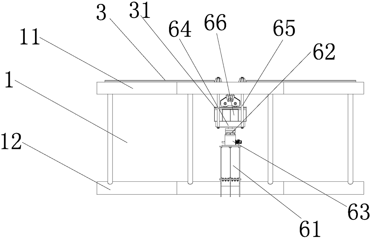 A lifting mechanism capable of lifting and closing the roof