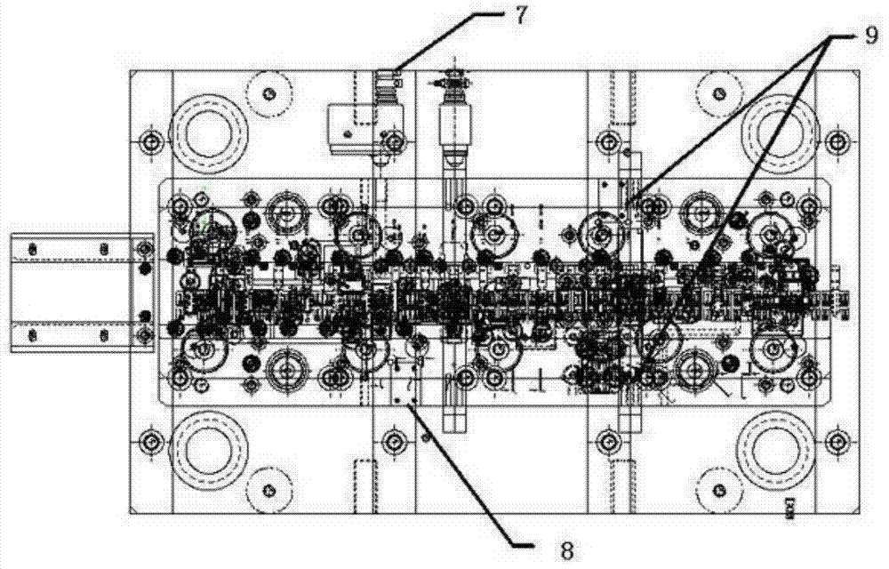 Punching die capable of realizing continuous punching