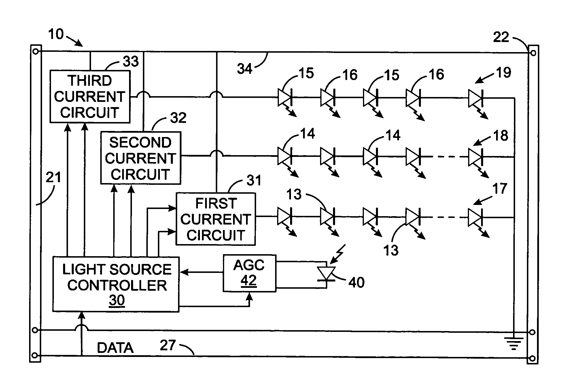 Lighting apparatus having a plurality of independently controlled sources of different colors of light