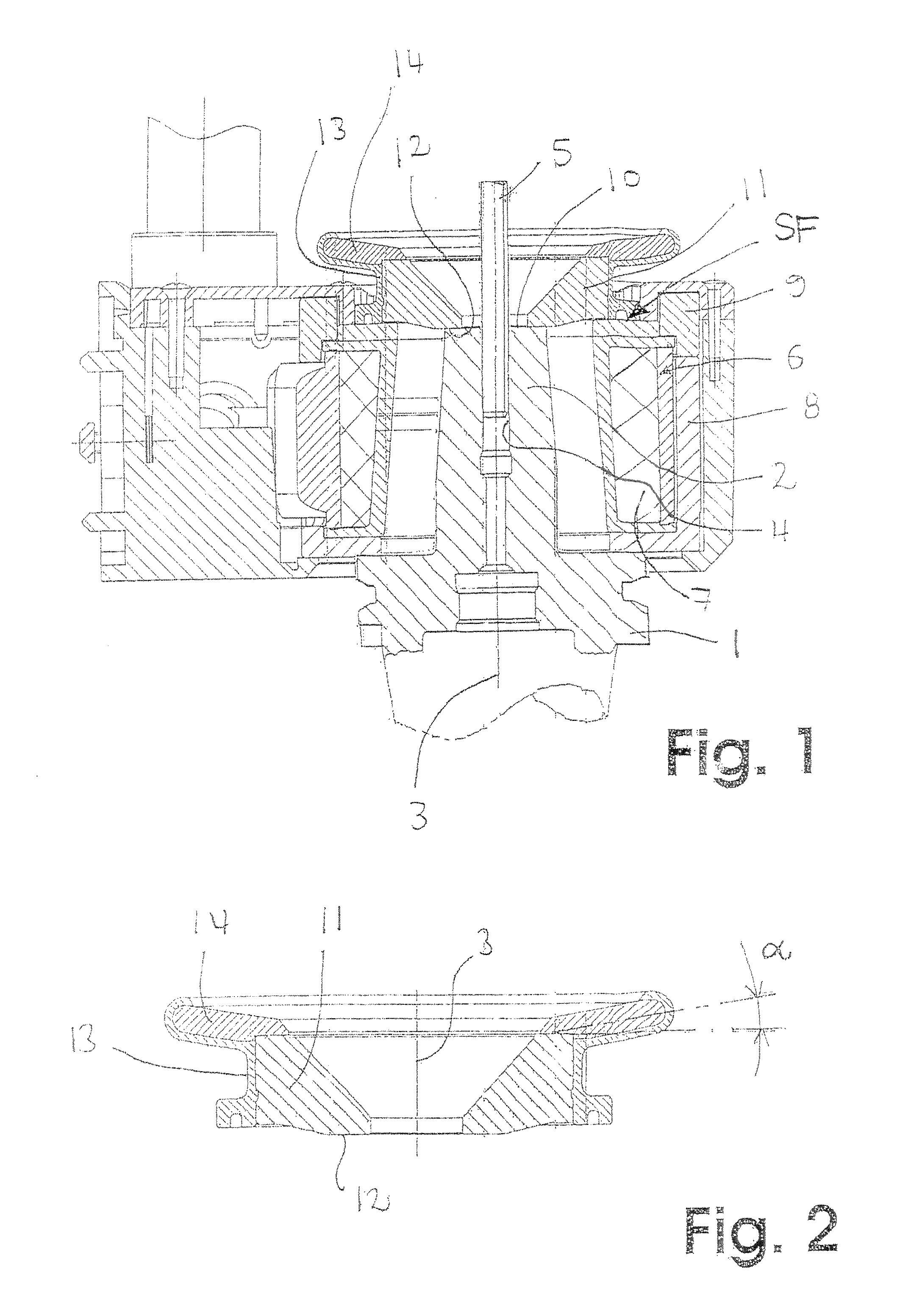 Device for clamping and unclamping a tool through inductive warming of a tool holder