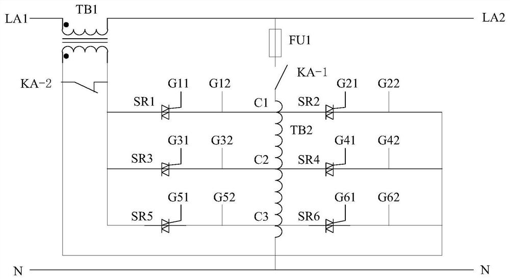 Auto-compensated AC voltage regulator