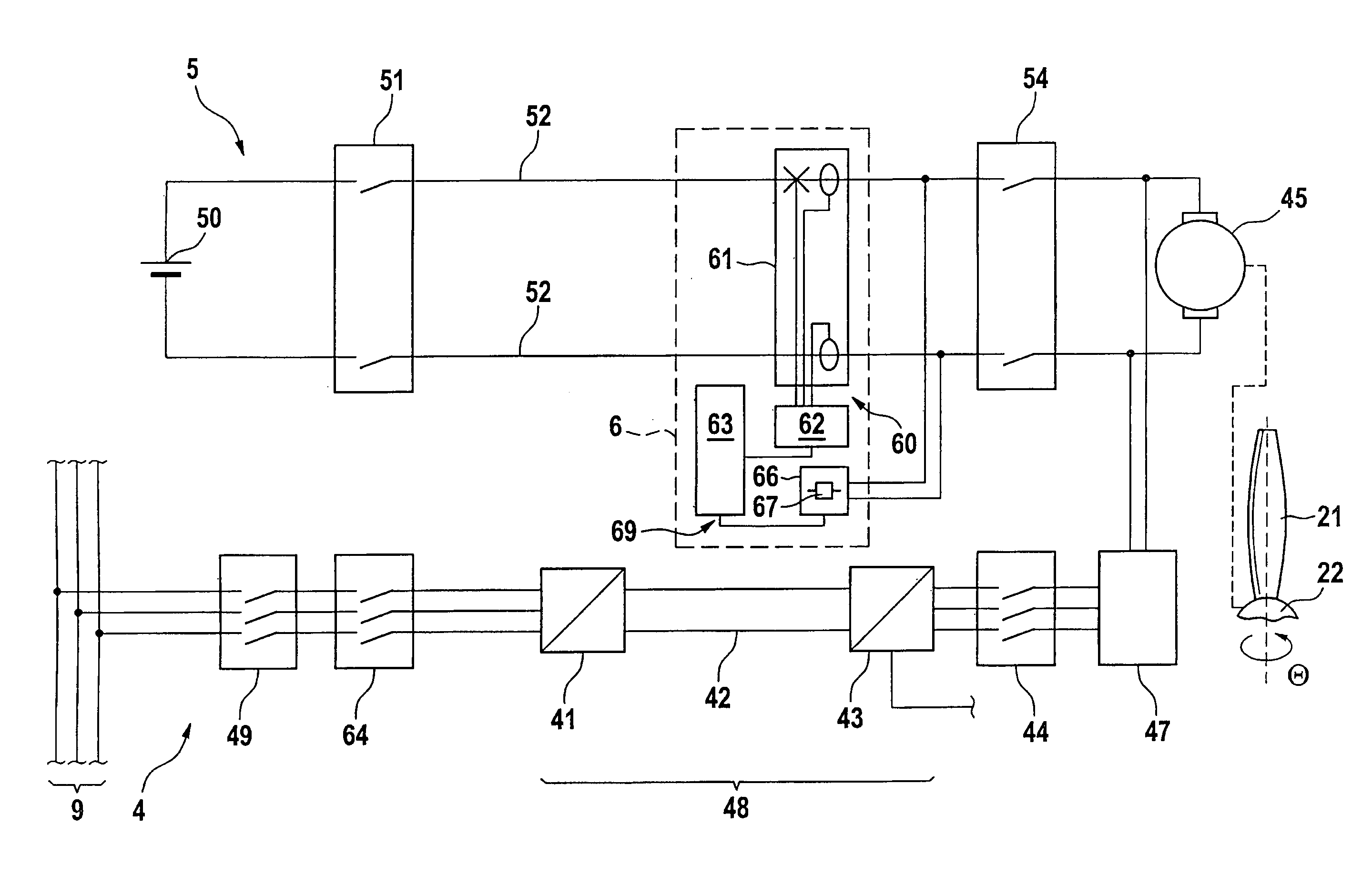 Energy supply for a blade adjustment device pertaining to a wind energy installation