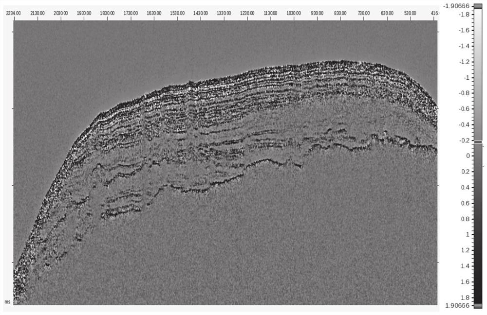 A method and processing terminal for delineating the distribution range of oceanic seamount carbonate rocks