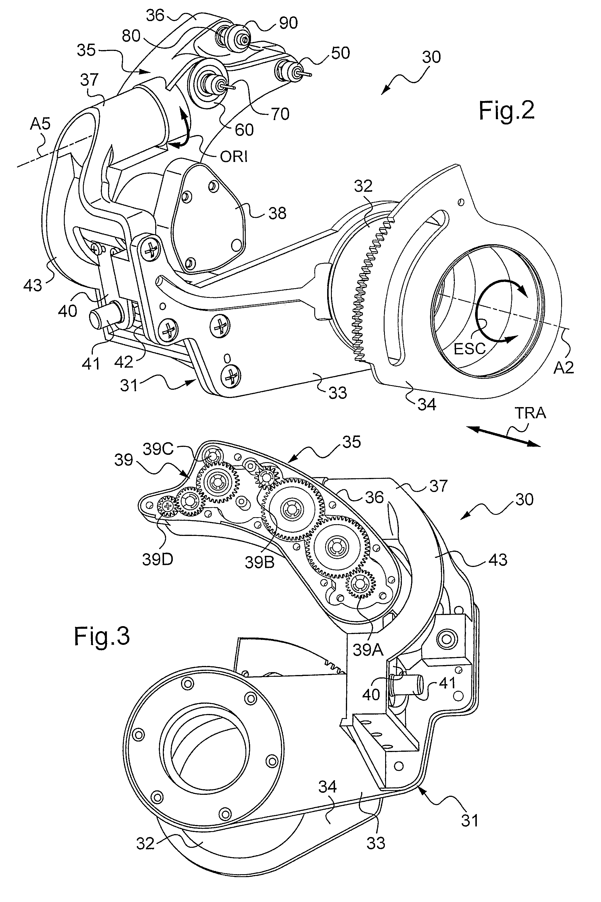 Device for machining ophthalmic lenses, the device having a plurality of machining tools placed on a swivel module