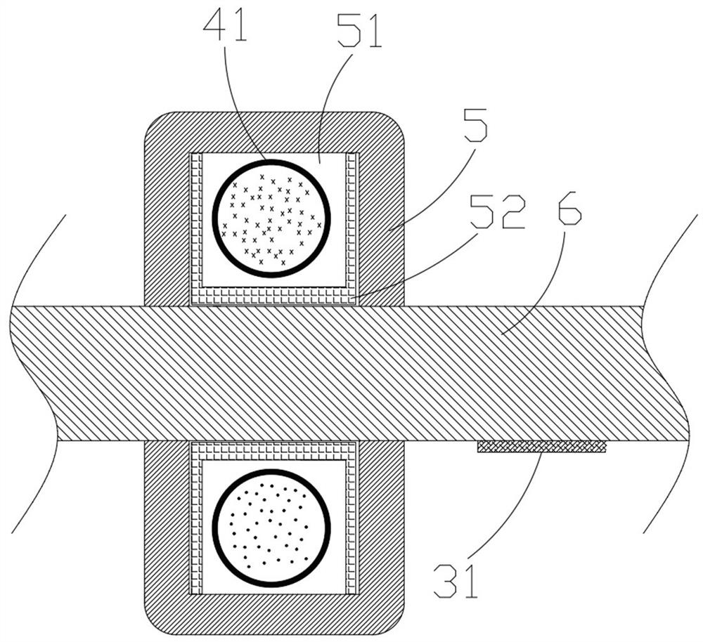 Cable spacer assisting in slowing down high-altitude cable vibration