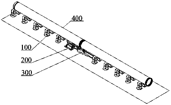 Continuous production device for outer plastic layer of unequal diameter pipe