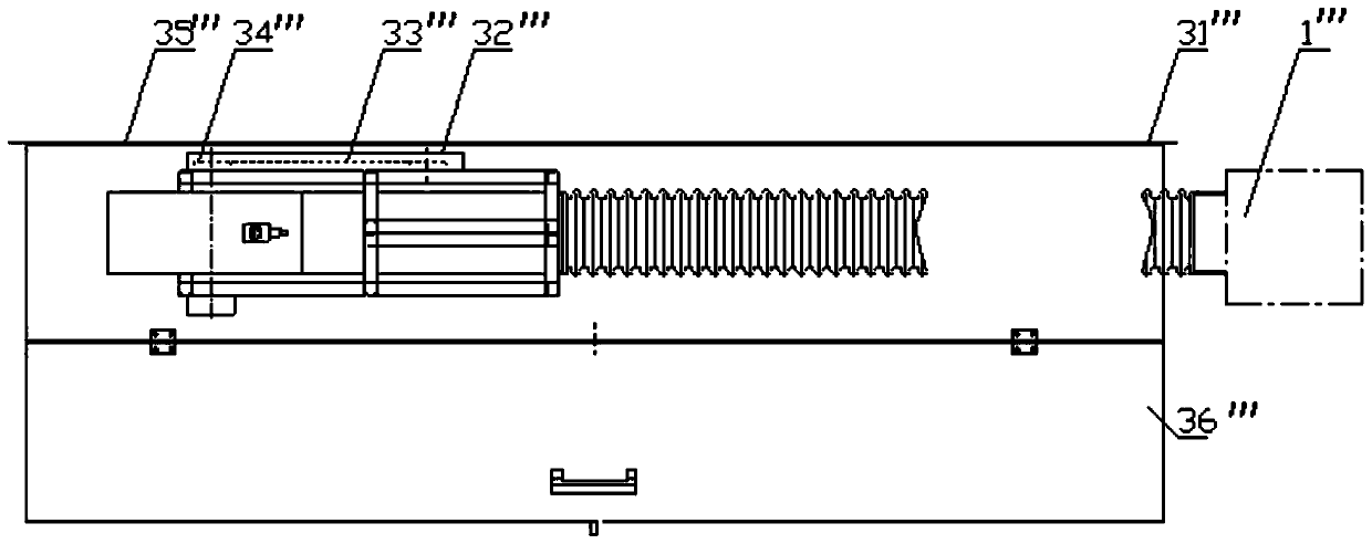 An auxiliary coal and sand suction device on the side of the track and its corresponding track sand removal vehicle