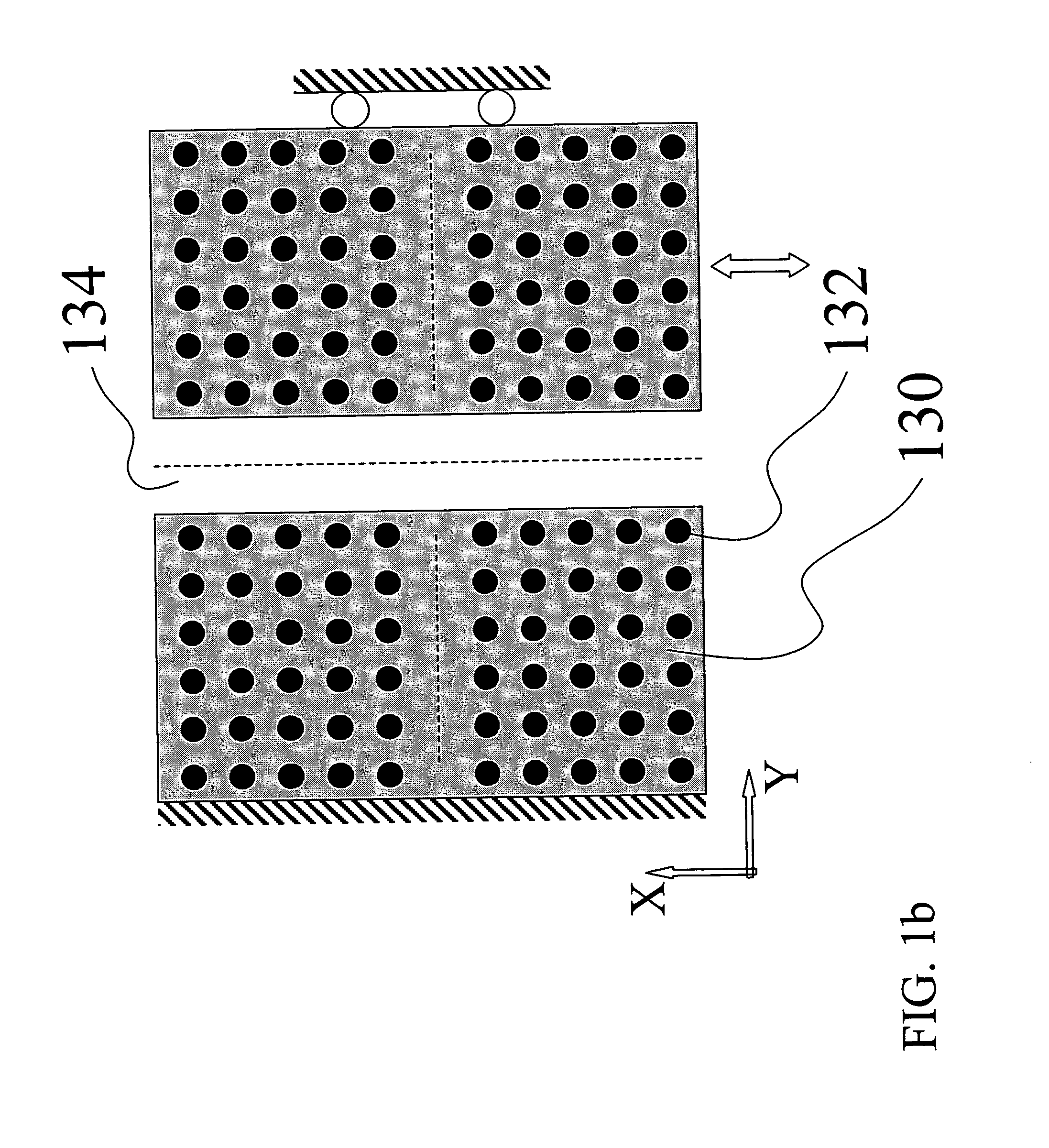 Displacement sensor based on photonic crystal waveguides