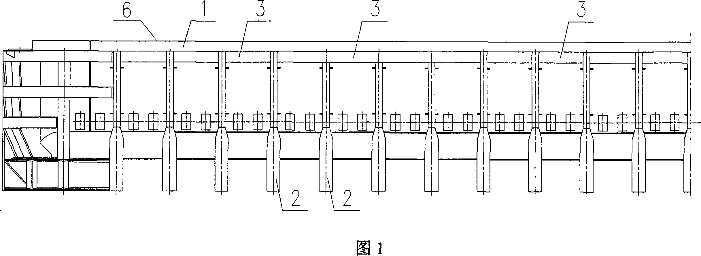 Structure for preventing large-sized aluminum cell case from deforming