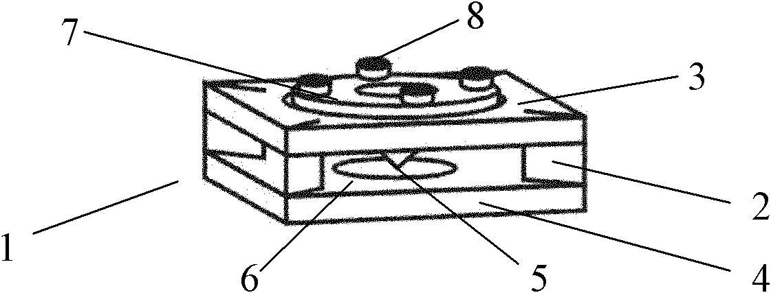 Reflective laser level with common-point three-dimensional beam splitting prism