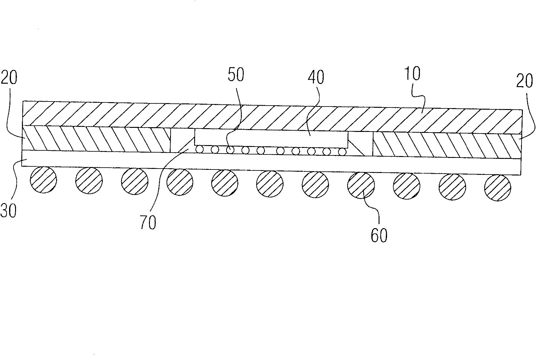 Flip chip packaging structure with girth member and packaging method thereof