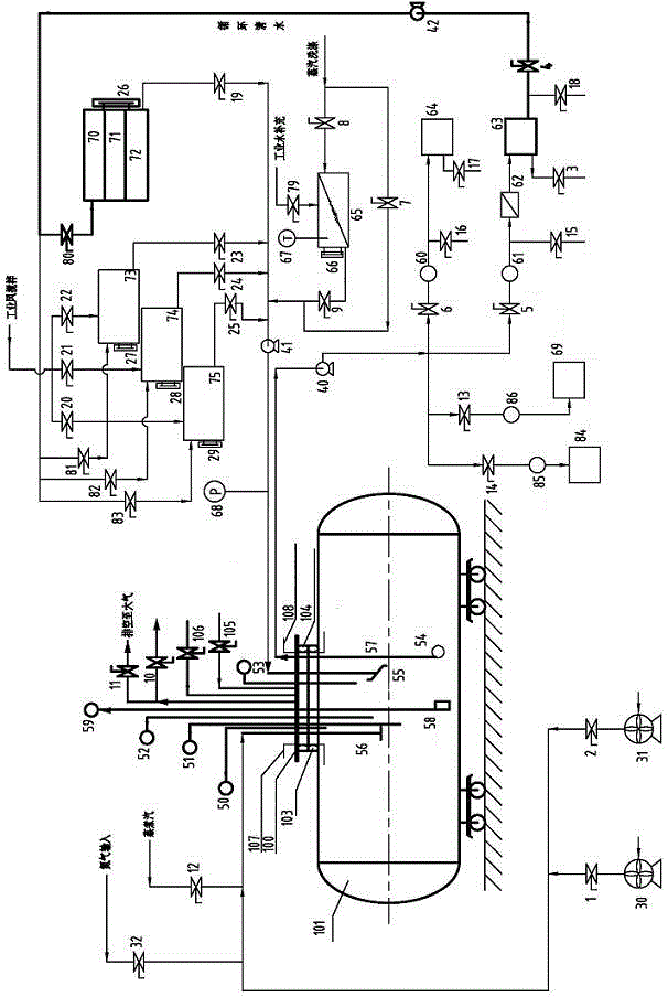 Closed energy-saving and environment-friendly tank truck cleaning device and cleaning method thereof