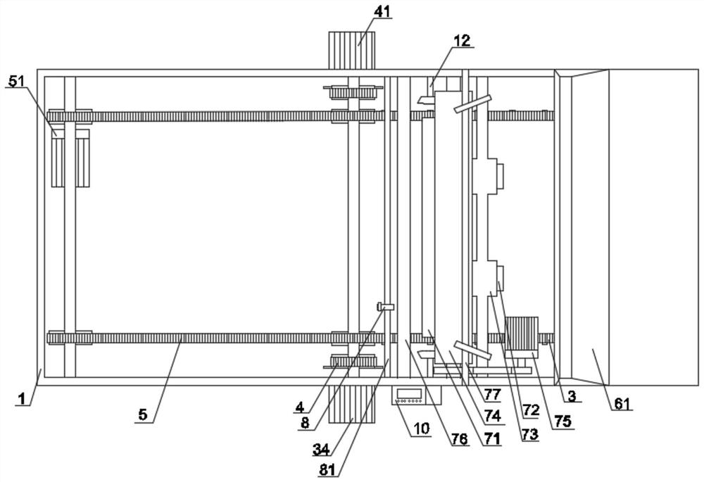 Rice noodle cutter with conveying structure