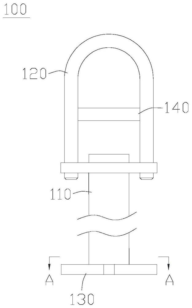 Control rod guide cylinder hoisting device and control rod guide cylinder hoisting method