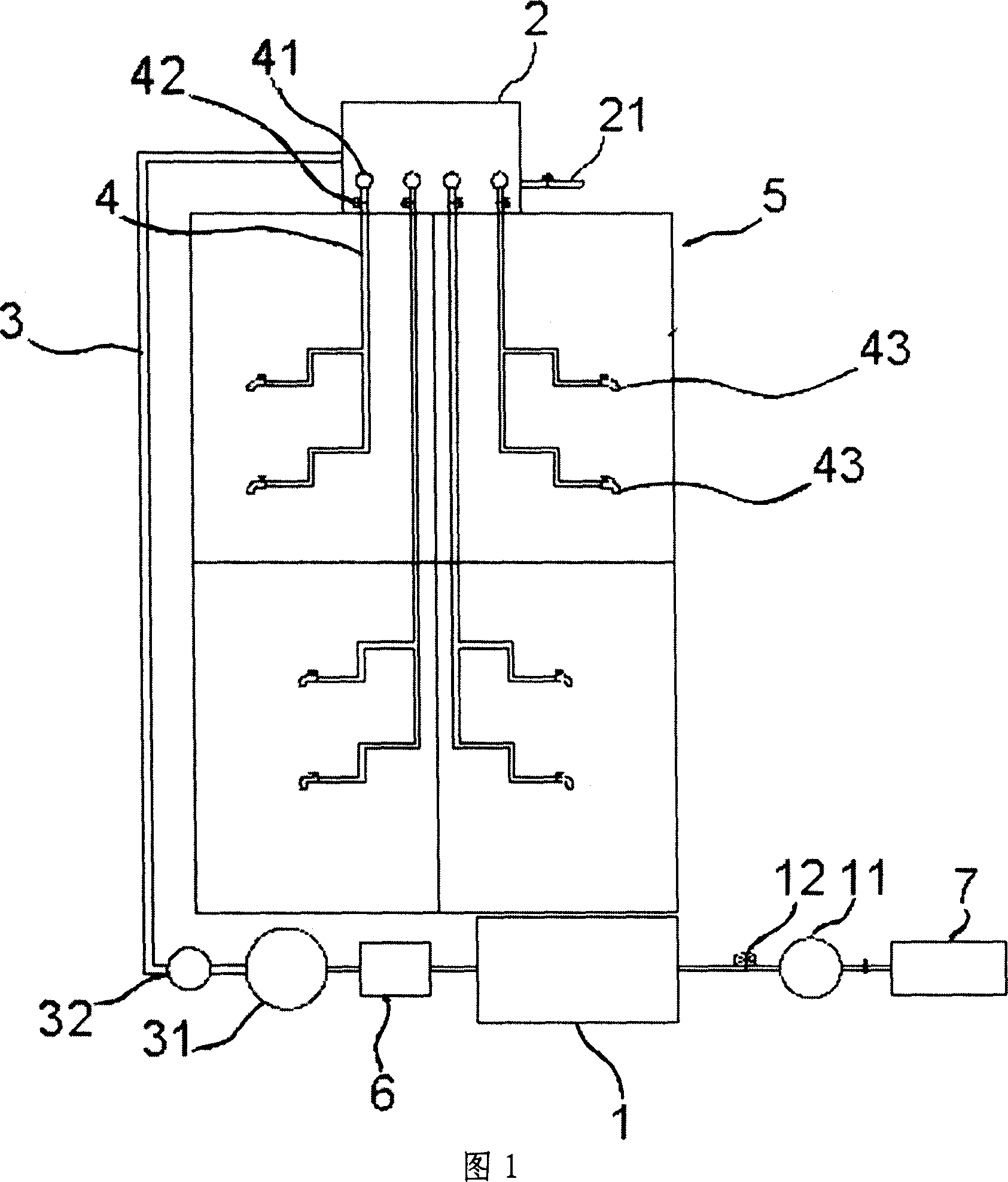 Pulse type ozone descaling method and device used for buildings water supply system