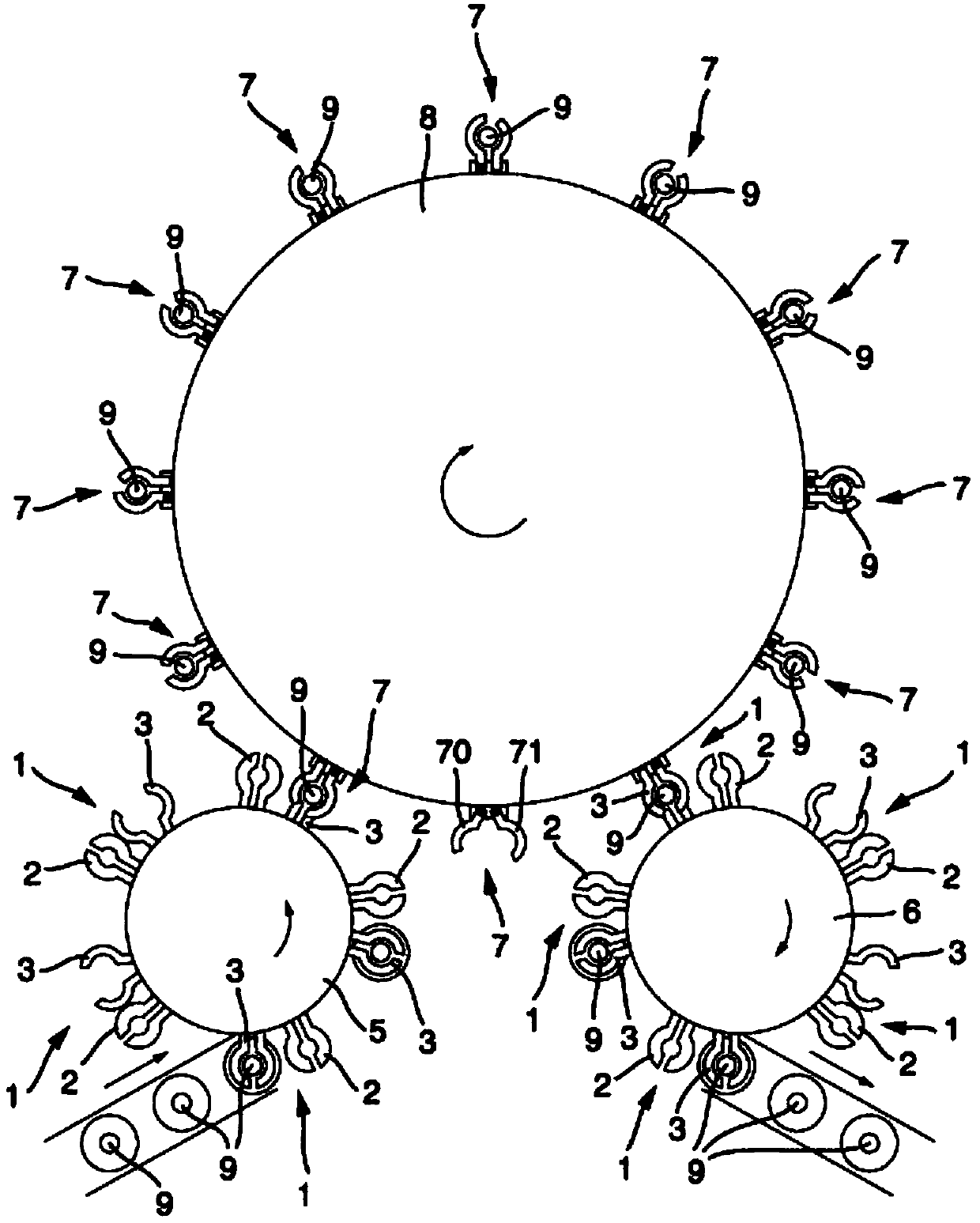 Device for transporting containers