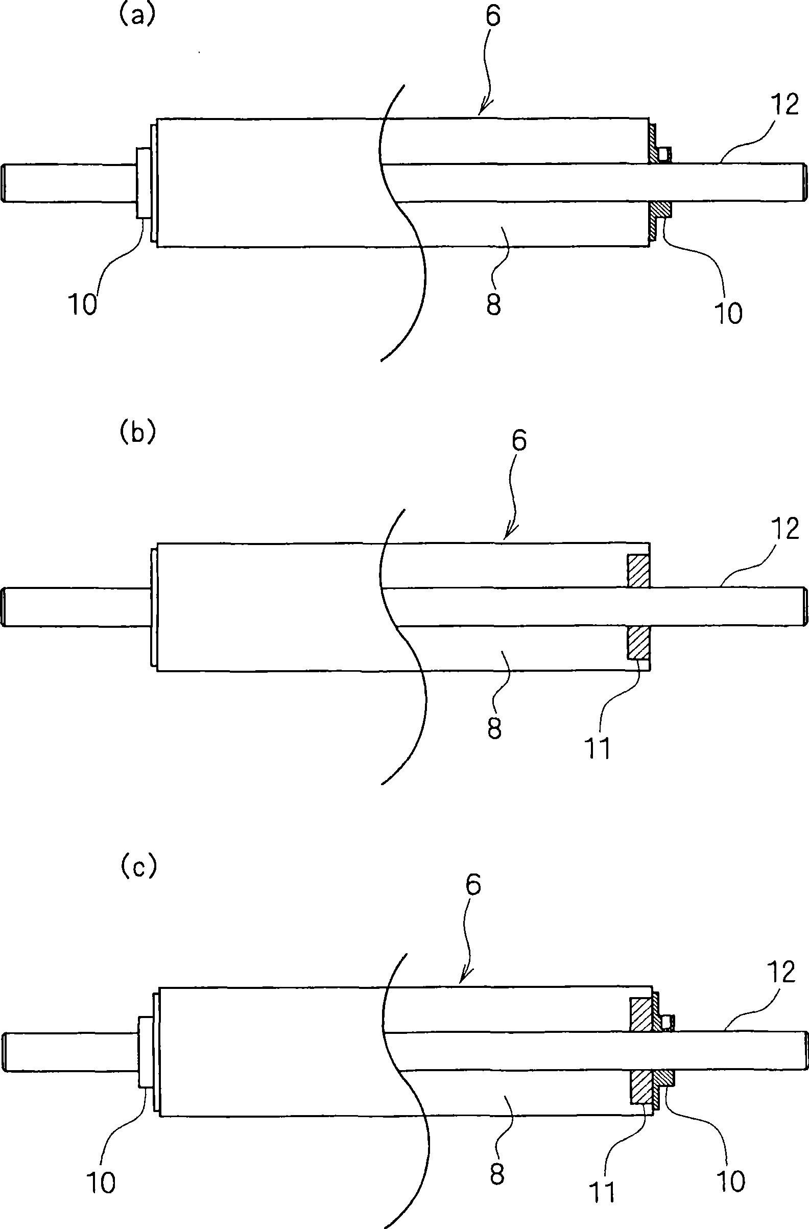 Squeezing roller and rotary drum-type magnetic separator