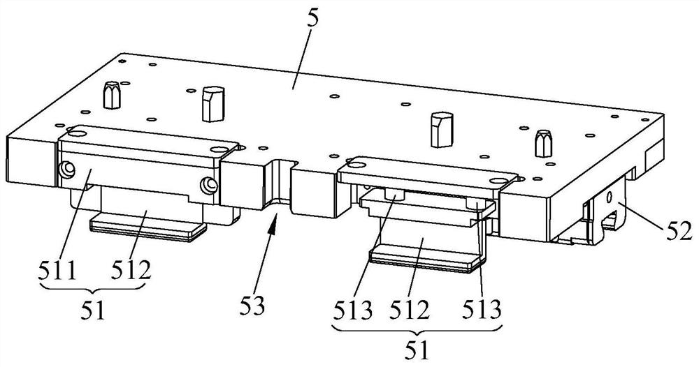 Carrier conveying mechanism