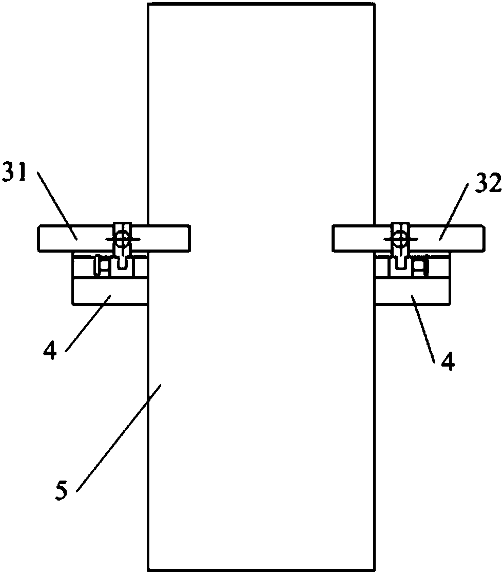 Device and method for measuring plate width of cover plate glass