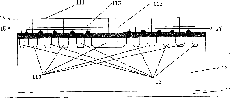 CMOS (Complementary Metal-Oxide-Semiconductor Transistor)-process compatible grid-control p-n junction forward-direction injection type silicon light-emitting device and production method thereof